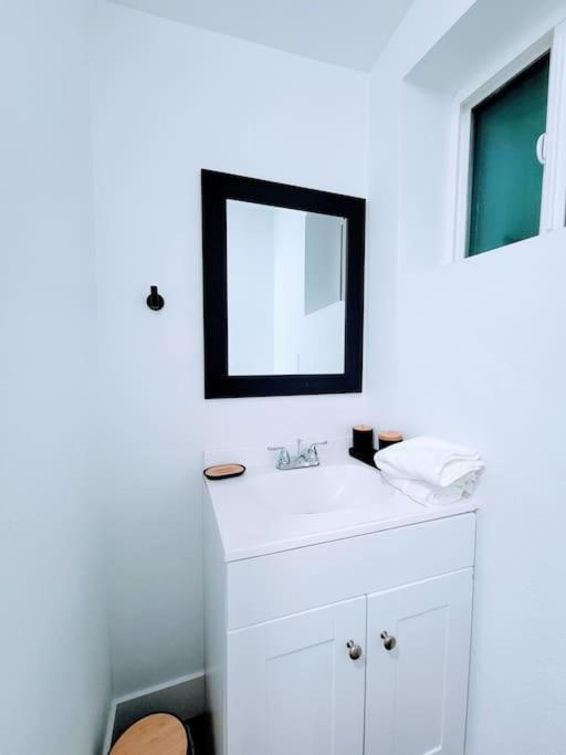 Phoenix Retreat - Studio With King Bed - 10 Min From Airp - Unit C Exterior foto